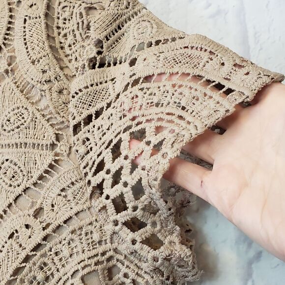 ULTRA PINK Cap Sleeve Lace/Crochet Top - Picture 3 of 10